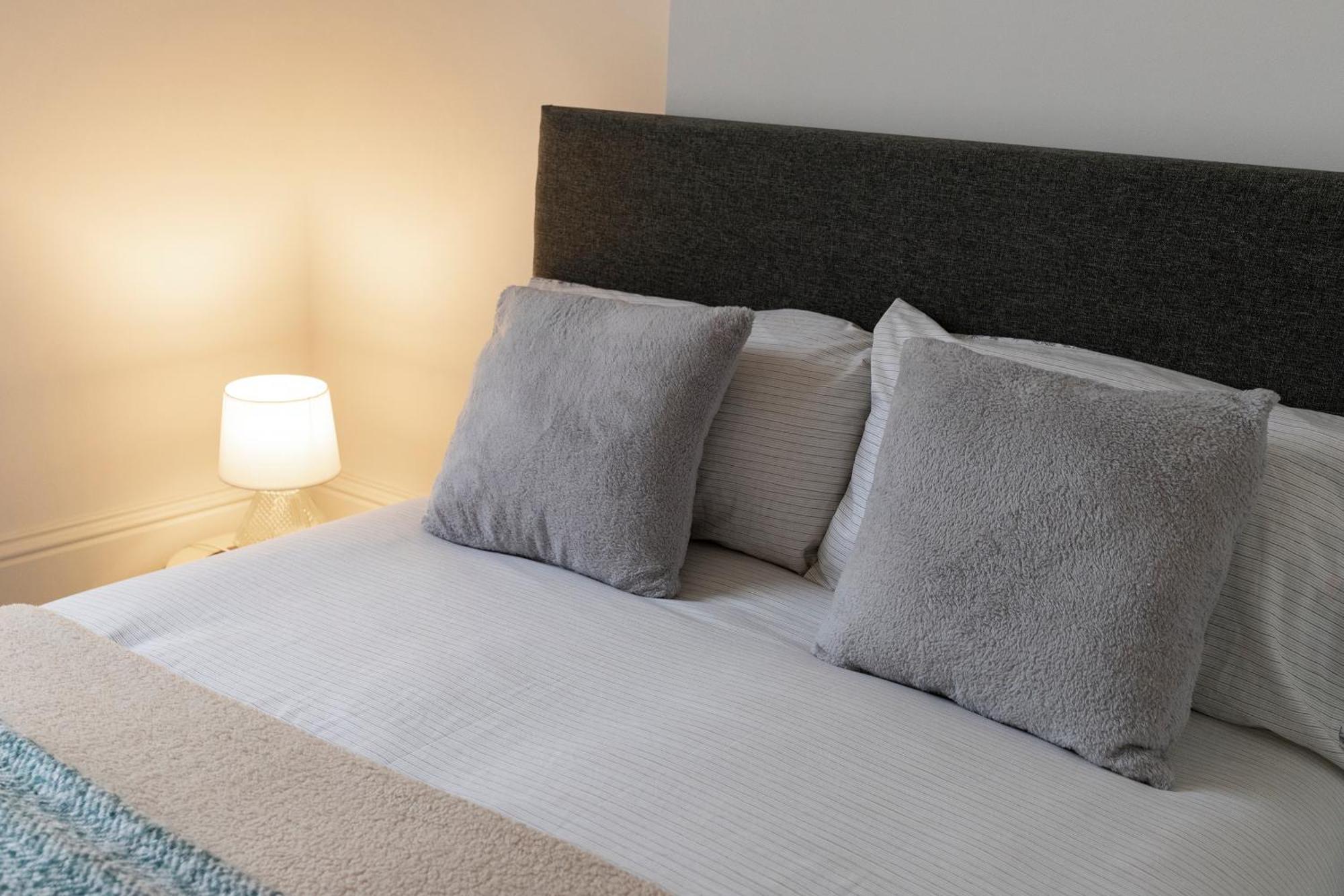 Seaside Bliss - Seafront Apartments Херн Бей Екстериор снимка