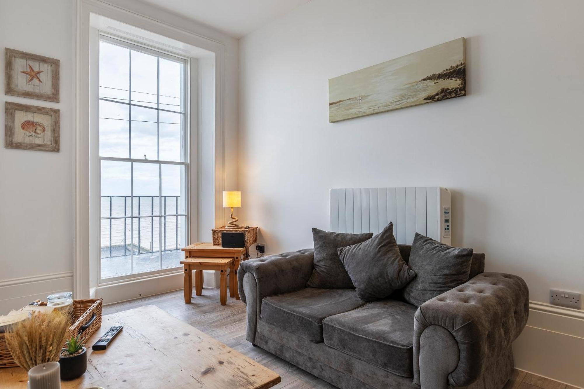 Seaside Bliss - Seafront Apartments Херн Бей Екстериор снимка