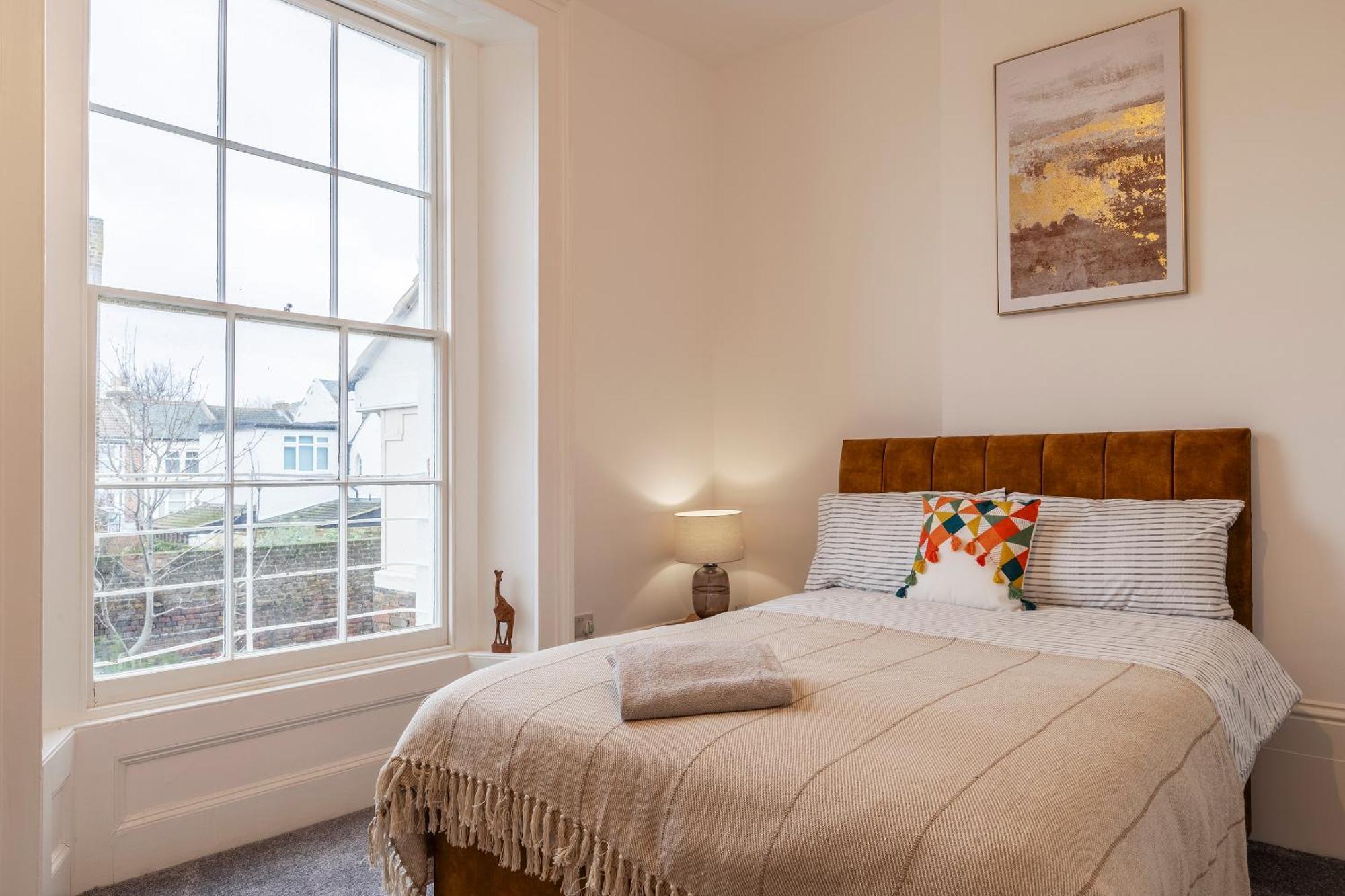 Seaside Bliss - Seafront Apartments Херн Бей Екстериор снимка